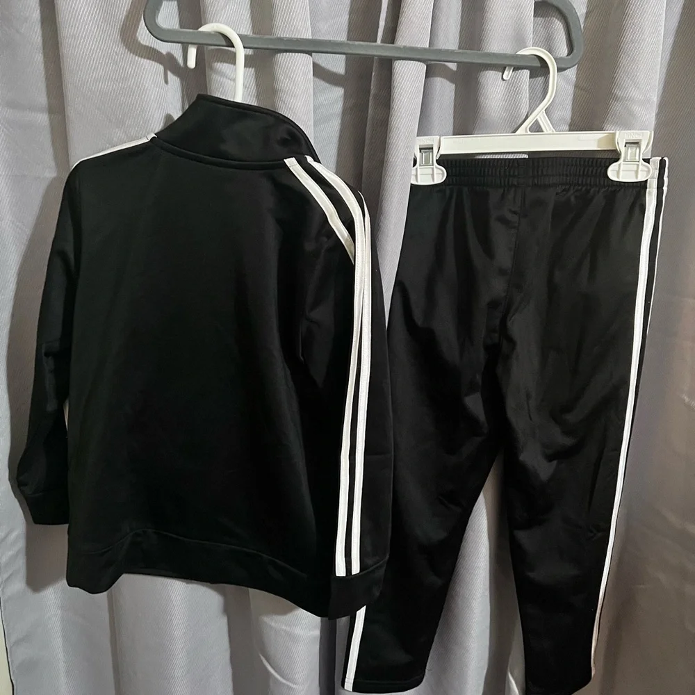 Boys Adidas Tracksuit - Picture 3 of 4